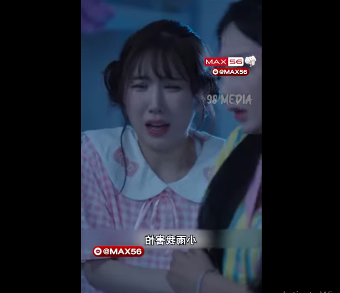 N1710007 เด กผ หญ งตกใจเม อพบว าร มเมทของเธอจะล กข นมาเคาะห วคนอ นท กค part2