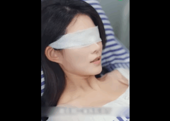 N0411015_เด กชายเพ งไปร านอาหารเพ อทานอาหาร.mp4_part2