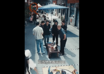 N1310005 ชายหน มสามารถบอกม ลค าของของเก าได ในท นท และช วยพ สะใภ ของเขา part2